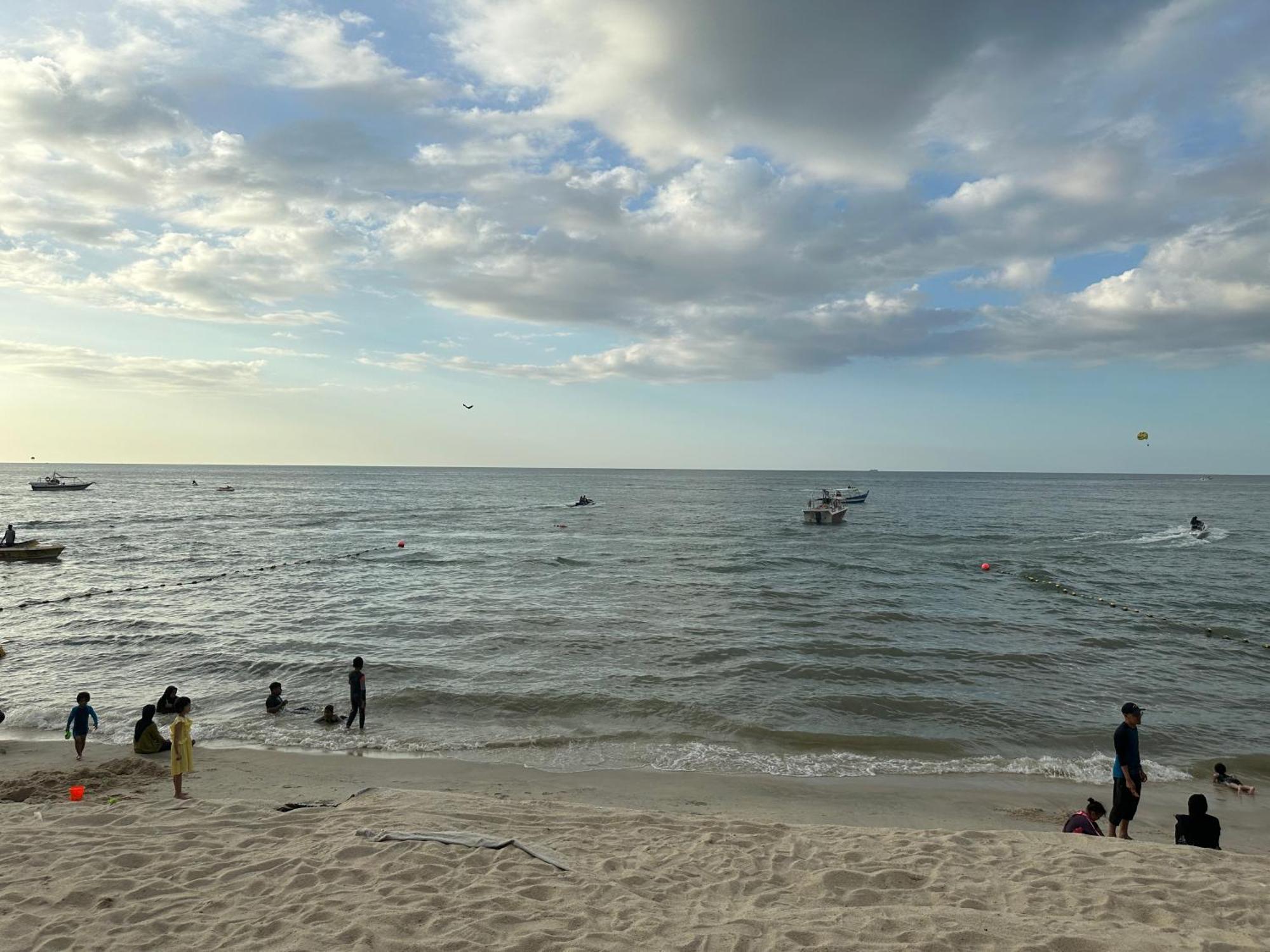 Beach Resort Home Stay Sri Sayang Apartment Batu Ferringhi 2Bedroom ภายนอก รูปภาพ