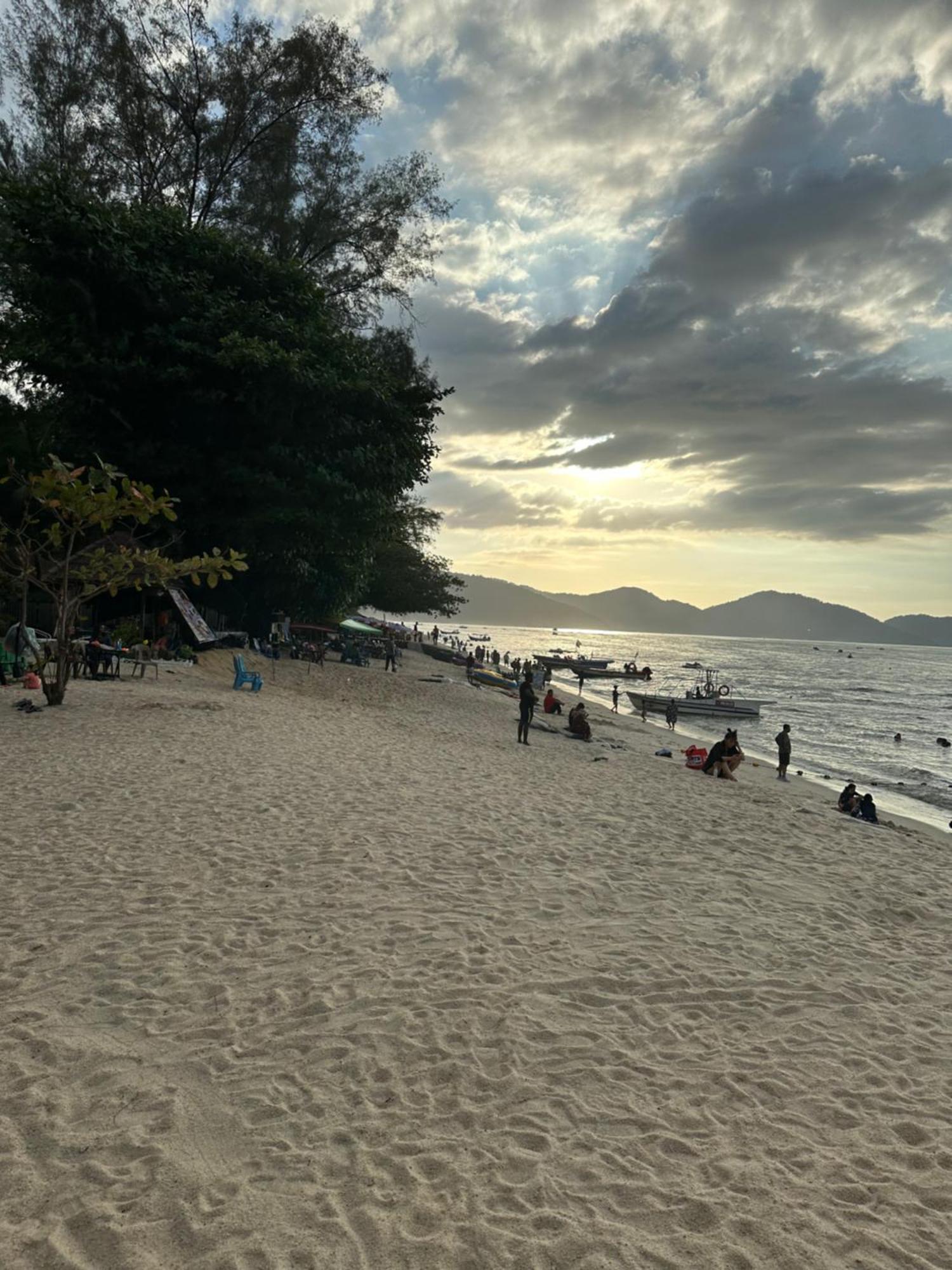Beach Resort Home Stay Sri Sayang Apartment Batu Ferringhi 2Bedroom ภายนอก รูปภาพ